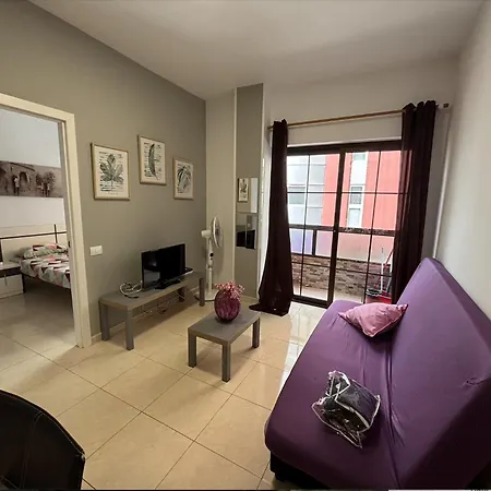 Apartment 2 Bedrooms 5 People