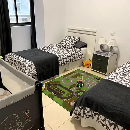 Apartment 2 Bedrooms 5 People